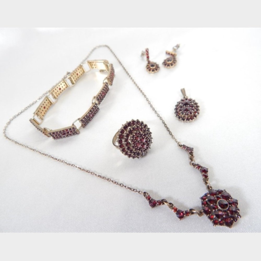 Vintage Bohemian Clustered True Garnet 900 Silver 5-Piece Jewelry Set